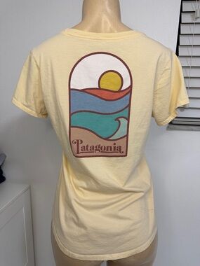 Patagonia Shirt Womens Medium Slim Fit Yellow Outdoors Lightweight Short Sleeve